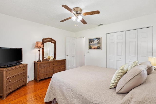 17576 SE 96th Ct, Summerfield, FL 34491 - bedroom featuring light wood finished floors, a closet, and ceiling fan