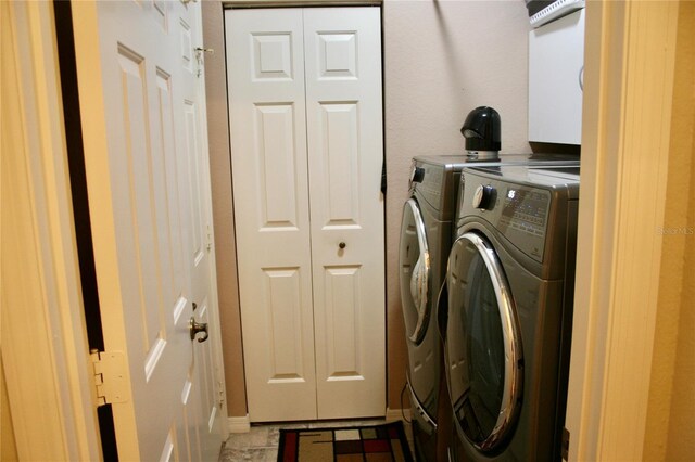 8735 SW 192nd Court Rd, Dunnellon, FL 34432 - laundry area with washing machine and clothes dryer