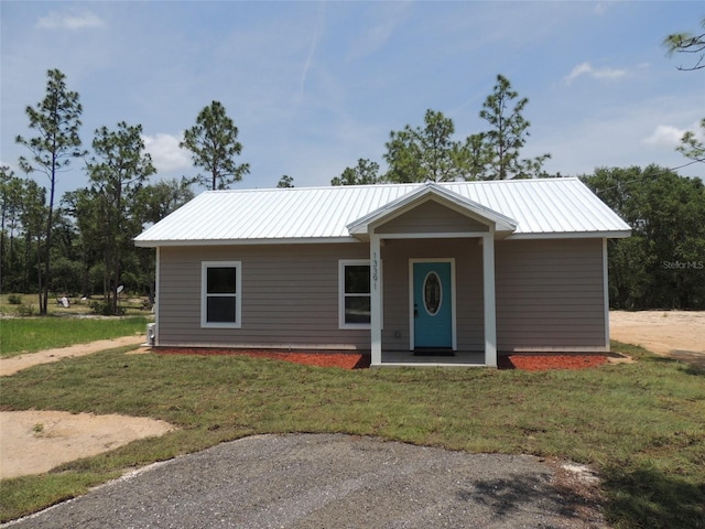 13391 NE 51st St, Williston, FL 32696 - single story home featuring a front lawn and metal roof
