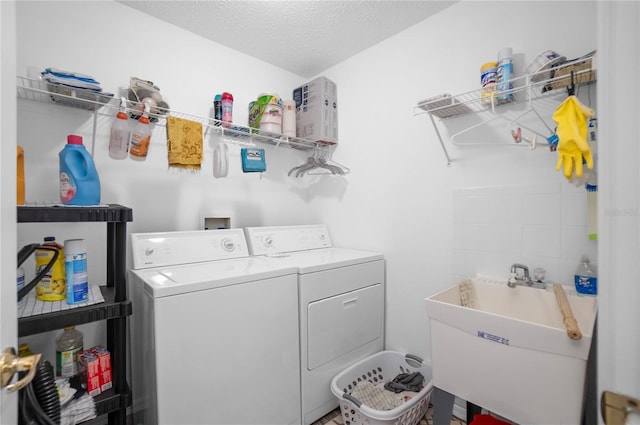 10444 S Clint Loop, Floral City, FL 34436 - laundry area featuring separate washer and dryer and a textured ceiling