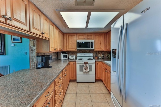5626 W Justin Ct, Homosassa, FL 34448 - kitchen featuring white appliances, backsplash, a textured ceiling, and light tile patterned flooring