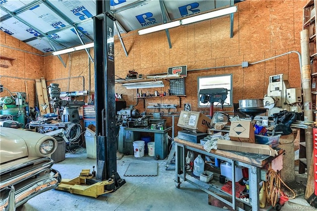 5626 W Justin Ct, Homosassa, FL 34448 - garage featuring a workshop area