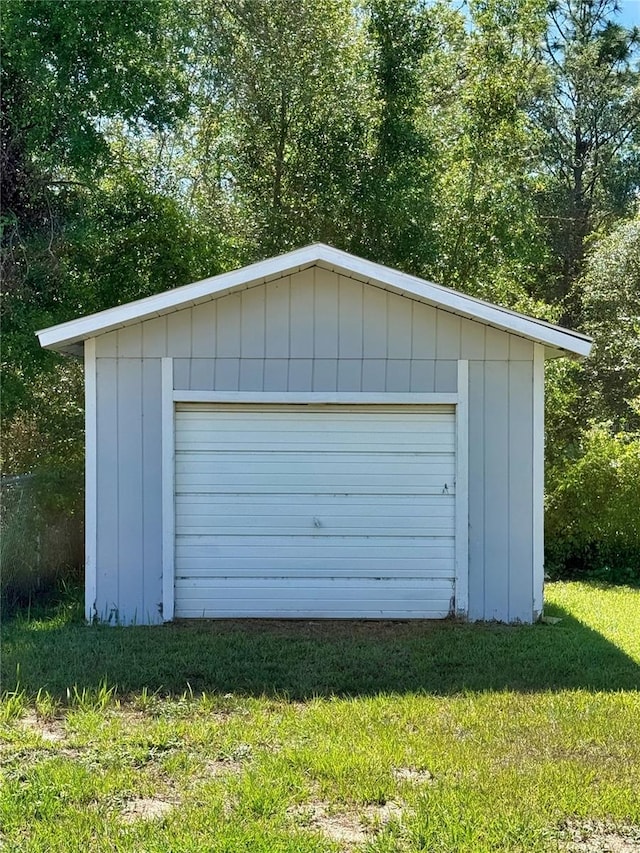 view of detached garage