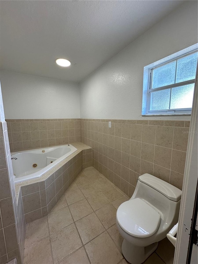 5525 SE 43rd Ct, Ocala, FL 34480 - full bathroom featuring a tub with jets, toilet, and tile patterned floors