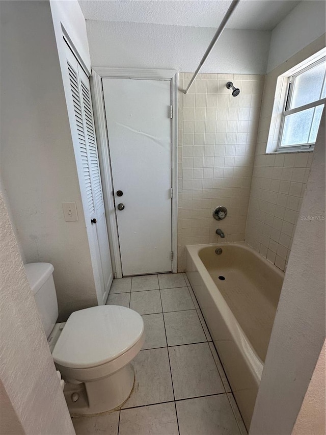 5525 SE 43rd Ct, Ocala, FL 34480 - bathroom with toilet, shower / washtub combination, tile patterned floors, and a closet