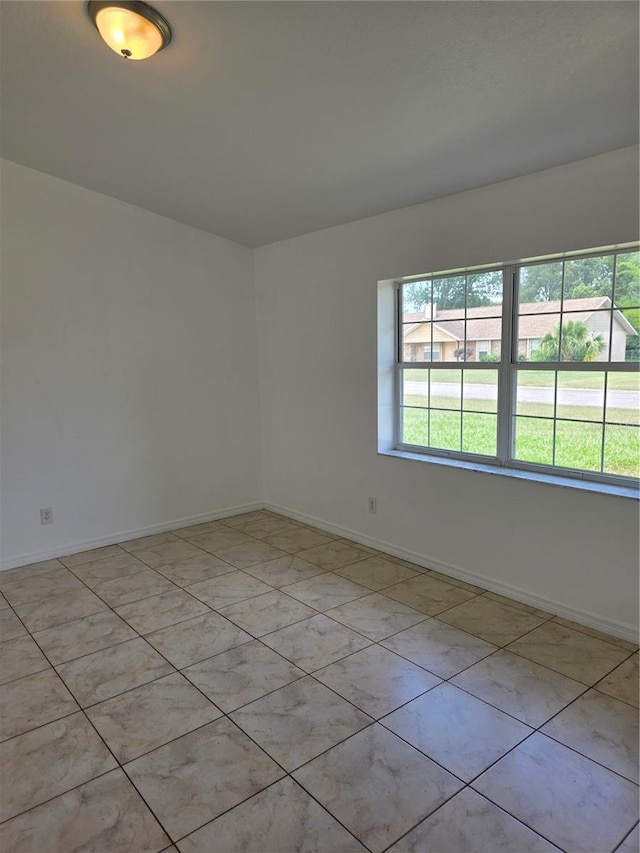 5525 SE 43rd Ct, Ocala, FL 34480 - empty room featuring healthy amount of natural light and baseboards