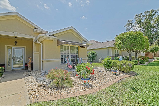 14004 SE 94th Ave, Summerfield, FL 34491 - view of front of property featuring stucco siding and a front lawn