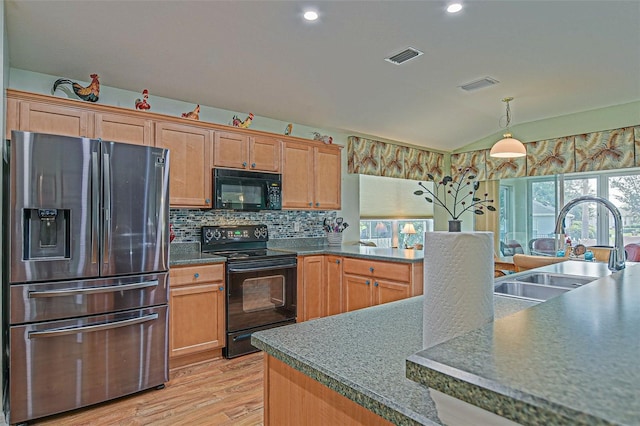 14004 SE 94th Ave, Summerfield, FL 34491 - kitchen featuring black appliances, a sink, vaulted ceiling, light wood-type flooring, and hanging light fixtures