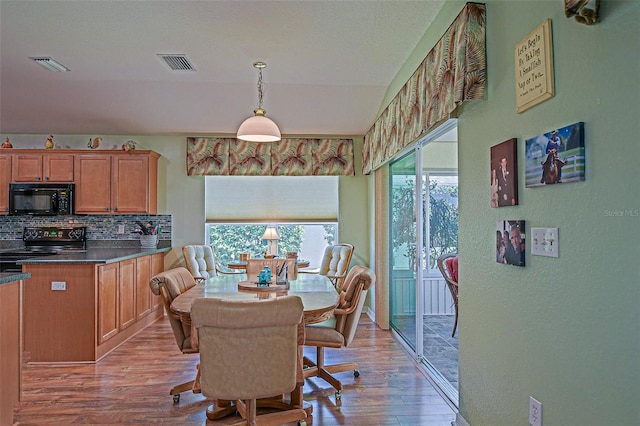 14004 SE 94th Ave, Summerfield, FL 34491 - dining area featuring wood finished floors and a textured wall