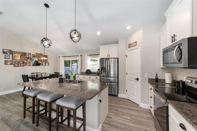 7442 SW 129th Ln, Ocala, FL 34473 - kitchen featuring appliances with stainless steel finishes, a sink, a breakfast bar, recessed lighting, and white cabinets