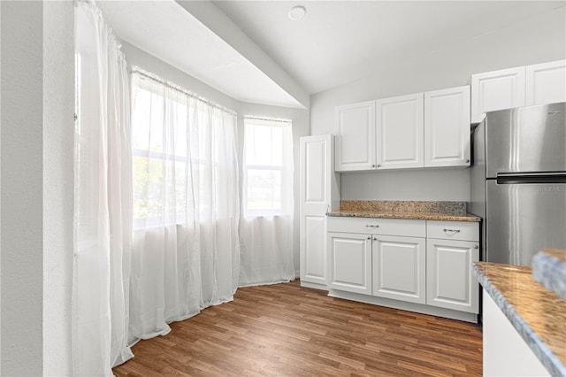 10016 SW 62nd Cir, Ocala, FL 34476 - kitchen featuring freestanding refrigerator, vaulted ceiling, white cabinetry, and dark wood-style flooring