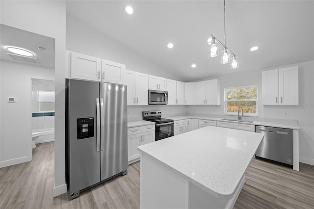 7 Walnut Pl, Ocala, FL 34480 - kitchen featuring stainless steel appliances, a sink, a center island, white cabinets, and lofted ceiling