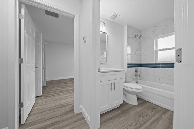 7 Walnut Pl, Ocala, FL 34480 - full bath featuring toilet, wood finished floors, vanity, tub / shower combination, and baseboards