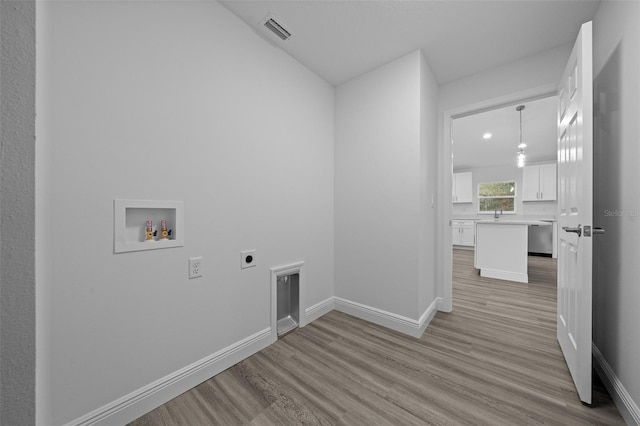 7 Walnut Pl, Ocala, FL 34480 - laundry area with electric dryer hookup, hookup for a washing machine, light wood-style flooring, baseboards, and recessed lighting
