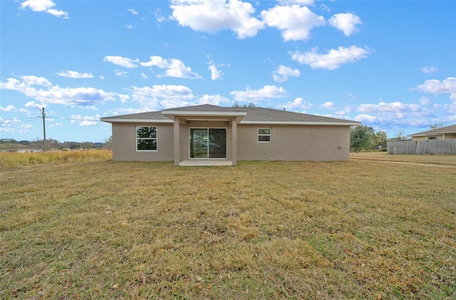 7 Walnut Pl, Ocala, FL 34480 - back of house featuring stucco siding and a lawn