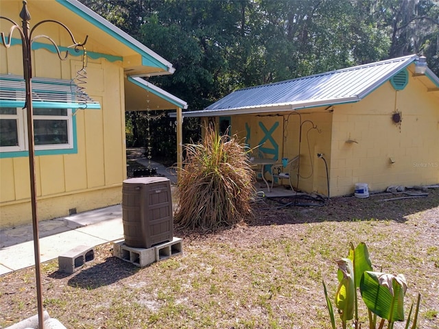 22736 SW 117th St, Dunnellon, FL 34431 - view of yard with view of wooded area