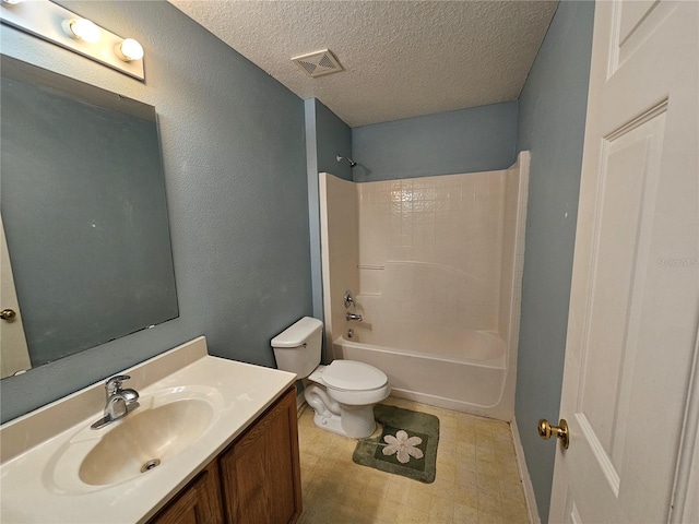 18 Fir Trail Dr, Ocala, FL 34472 - bathroom featuring toilet, vanity, bathtub / shower combination, and a textured ceiling
