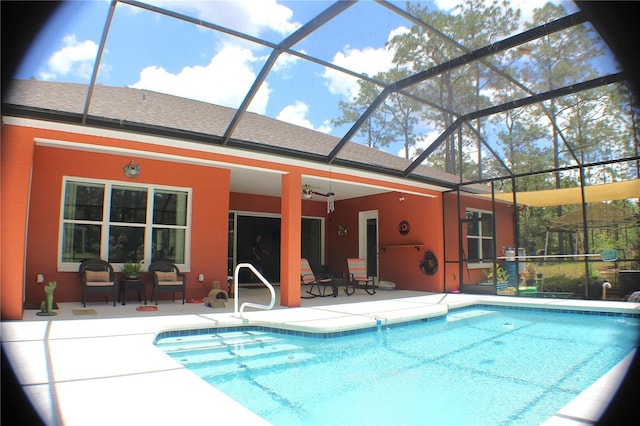 5306 W Comstock Pl, Beverly Hills, FL 34465 - swimming pool with a patio area, a ceiling fan, and a lanai