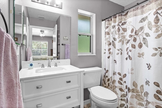 14131 SE 86th Ter, Inglis, FL 34449 - bathroom with toilet, vanity, a ceiling fan, and curtained shower