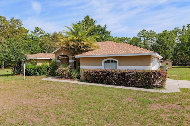 12495 SW 66th St, Ocala, FL 34481 - single story home with a front yard, stucco siding, driveway, an attached garage, and a shingled roof