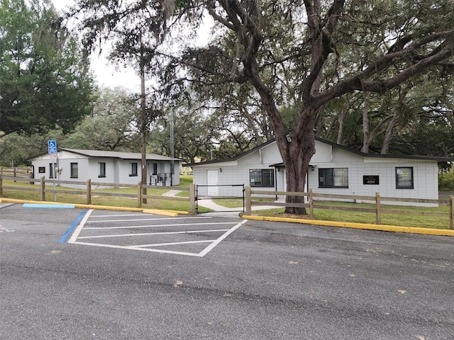 960 NW Redwood Dr, Dunnellon, FL 34431 - view of front of home with uncovered parking