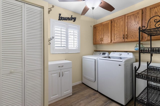 14481 SW 112th Cir, Dunnellon, FL 34432 - washroom with washing machine and clothes dryer, ceiling fan, wood finished floors, and baseboards