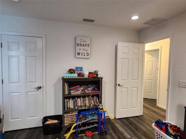 120 Fisher Ct, Ocklawaha, FL 32179 - recreation room featuring dark wood finished floors, recessed lighting, and baseboards
