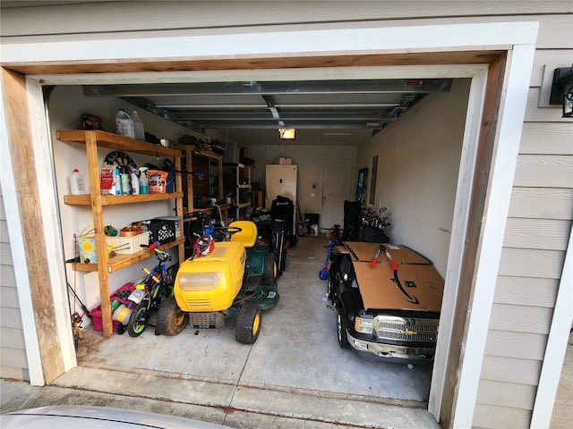 120 Fisher Ct, Ocklawaha, FL 32179 - view of garage
