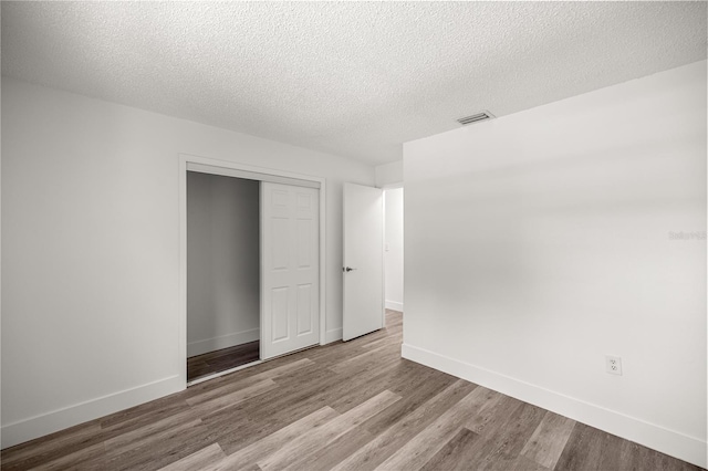 4095 SW 144th St, Ocala, FL 34473 - unfurnished room featuring wood finished floors, baseboards, and a textured ceiling