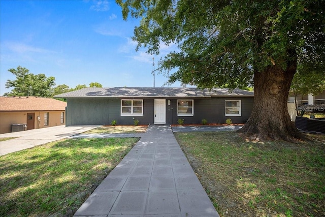 219 Marion Oaks Ln, Ocala, FL 34473 - single story home with a front yard