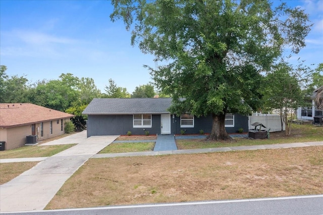 219 Marion Oaks Ln, Ocala, FL 34473 - view of front facade featuring cooling unit, driveway, and a front yard