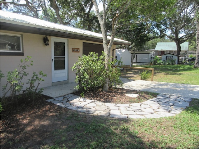 1675 SE 190th Ave, Silver Springs, FL 34488 - view of front of house featuring concrete block siding, metal roof, and a front yard