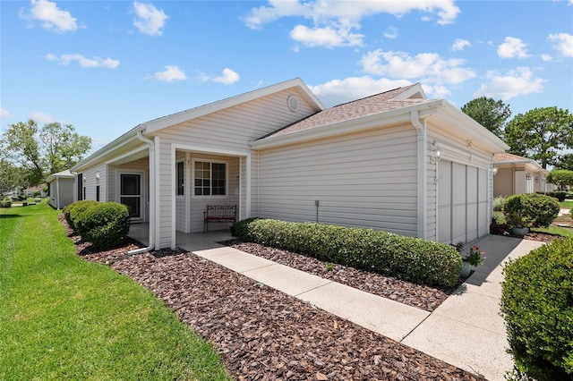 9408 SE 132nd Loop, Summerfield, FL 34491 - view of front of property featuring an attached garage, a front yard, and roof with shingles