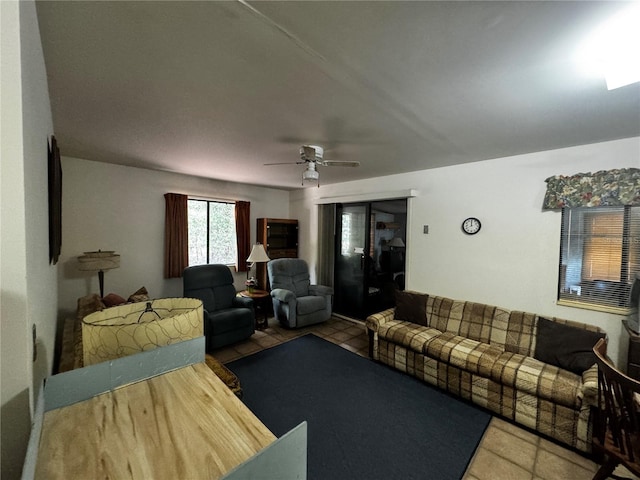 20704 SW Rainbow Lakes Blvd, Dunnellon, FL 34431 - living area featuring a ceiling fan