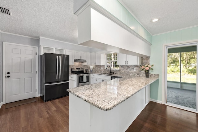 1812 SE 38th Ave, Ocala, FL 34471 - kitchen with appliances with stainless steel finishes, a textured ceiling, under cabinet range hood, ornamental molding, and a sink