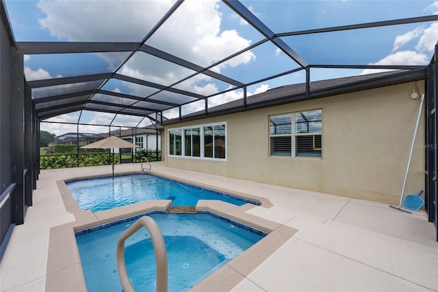 9777 SW 63rd Loop, Ocala, FL 34481 - view of swimming pool featuring a patio and a pool with connected hot tub