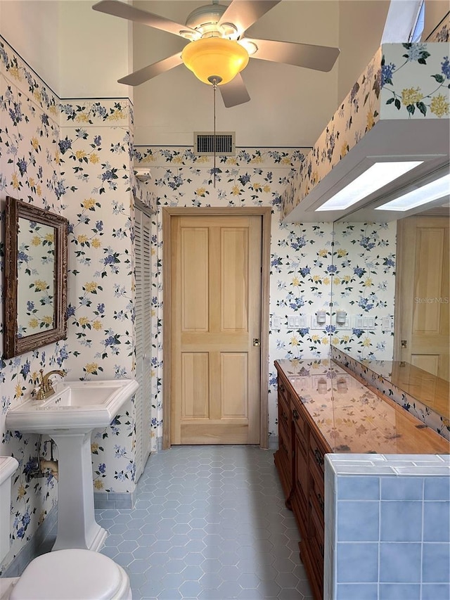 4305 SW 20th Ave, Ocala, FL 34471 - full bathroom with wallpapered walls, ceiling fan, and toilet