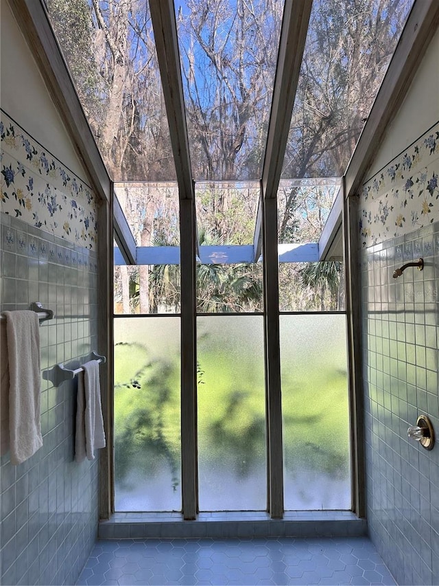 4305 SW 20th Ave, Ocala, FL 34471 - entryway featuring tile patterned floors, tile walls, healthy amount of natural light, and a skylight