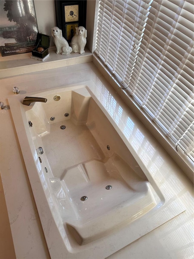 4305 SW 20th Ave, Ocala, FL 34471 - full bathroom with a jetted tub