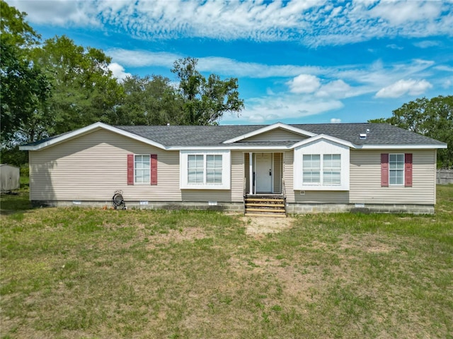 12352 SE 86th Ct, Belleview, FL 34420 - view of front of property featuring a front yard and roof with shingles