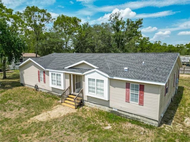 12352 SE 86th Ct, Belleview, FL 34420 - view of front of home with a shingled roof, entry steps, and a front lawn