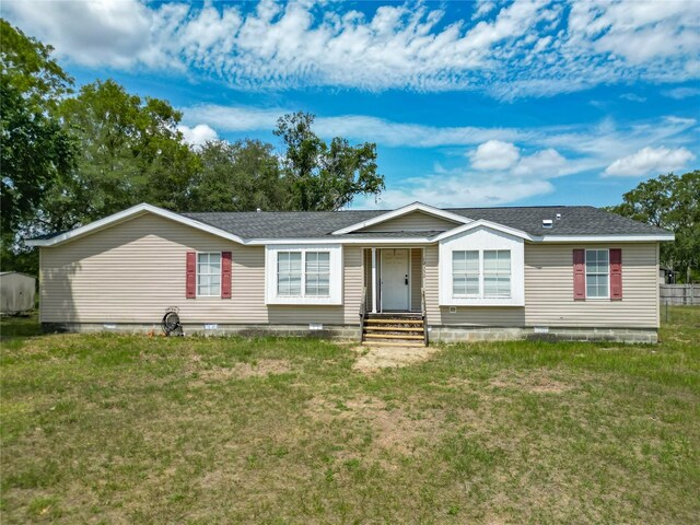 12352 SE 86th Ct, Belleview, FL 34420 - manufactured / mobile home with a front yard and roof with shingles