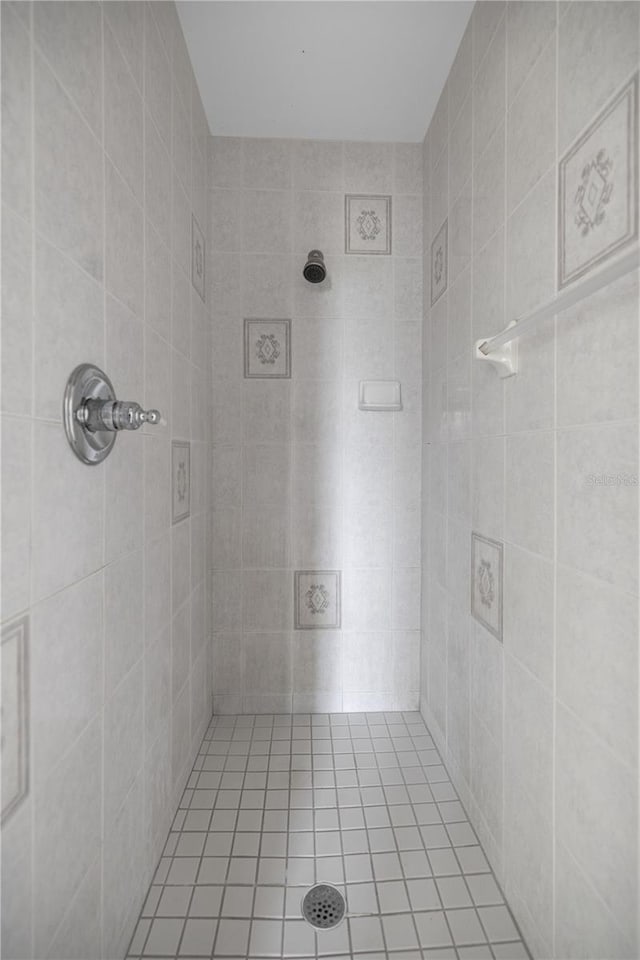 1628 SE 29th Ter, Ocala, FL 34471 - full bathroom with a tile shower