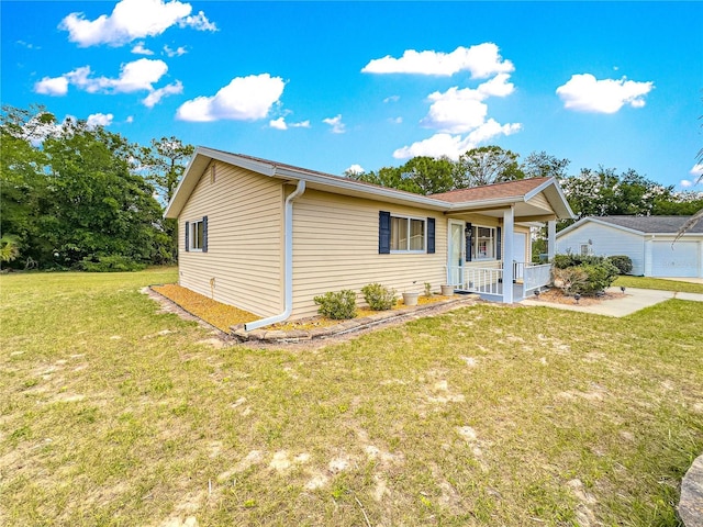 10520 SW 85th Ter, Ocala, FL 34481 - view of front of home featuring a porch and a front yard