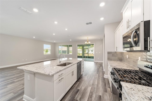 10625 SW 98th Pl, Ocala, FL 34481 - kitchen featuring appliances with stainless steel finishes, a sink, baseboards, wood finished floors, and recessed lighting