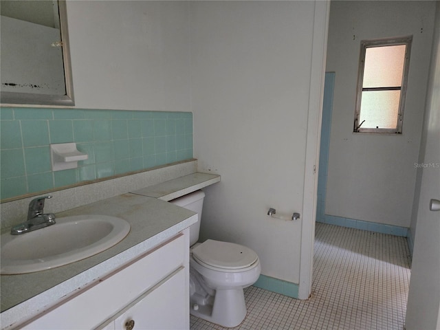 9330 N Citrus Springs Blvd, Citrus Springs, FL 34434 - bathroom featuring vanity, toilet, tile patterned floors, and baseboards