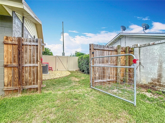1520 NE 17th Ave, Ocala, FL 34470 - view of yard with a gate