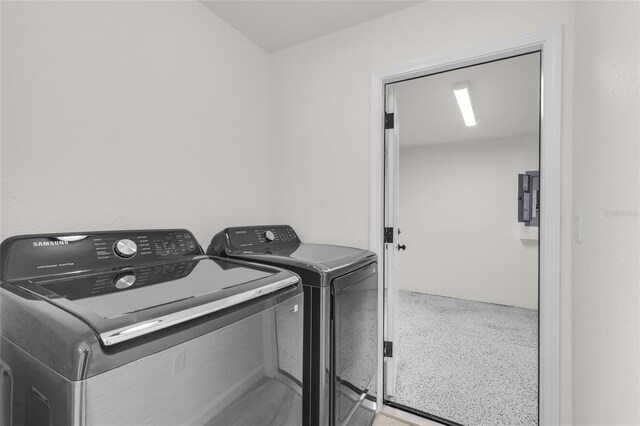 5709 NW 6th Pl, Ocala, FL 34482 - laundry room with washing machine and clothes dryer