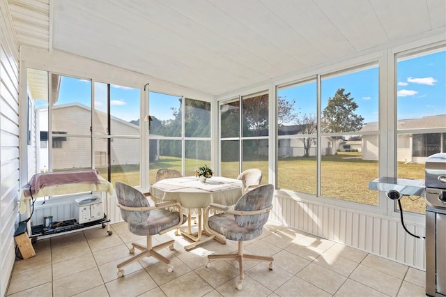 17890 SE 96th Ct, Summerfield, FL 34491 - sunroom / solarium featuring outdoor dining area