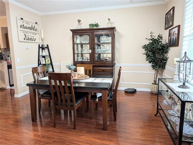 231 NE 28th Ave Unit 207, Ocala, FL 34470 - dining area with wood finished floors, ornamental molding, and a textured ceiling